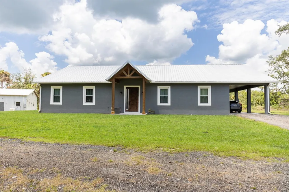 1112 NE 131st Lane Okeechobee, FL 34972