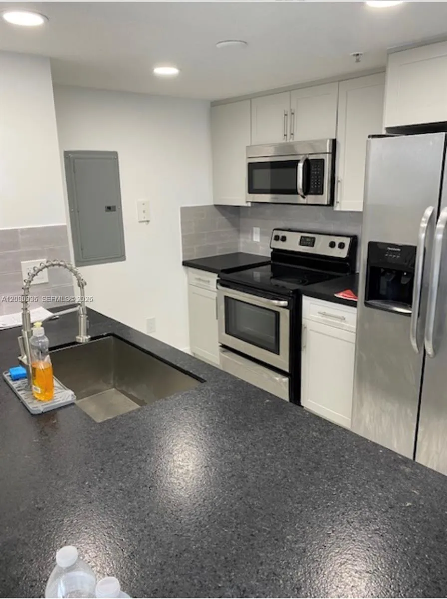 816 NW 11th St #902 Miami, FL 33136