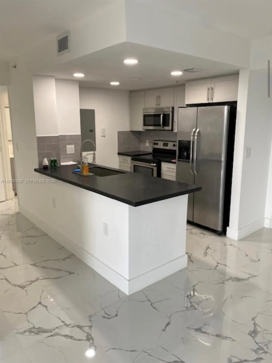 816 NW 11th St #902 Miami, FL 33136
