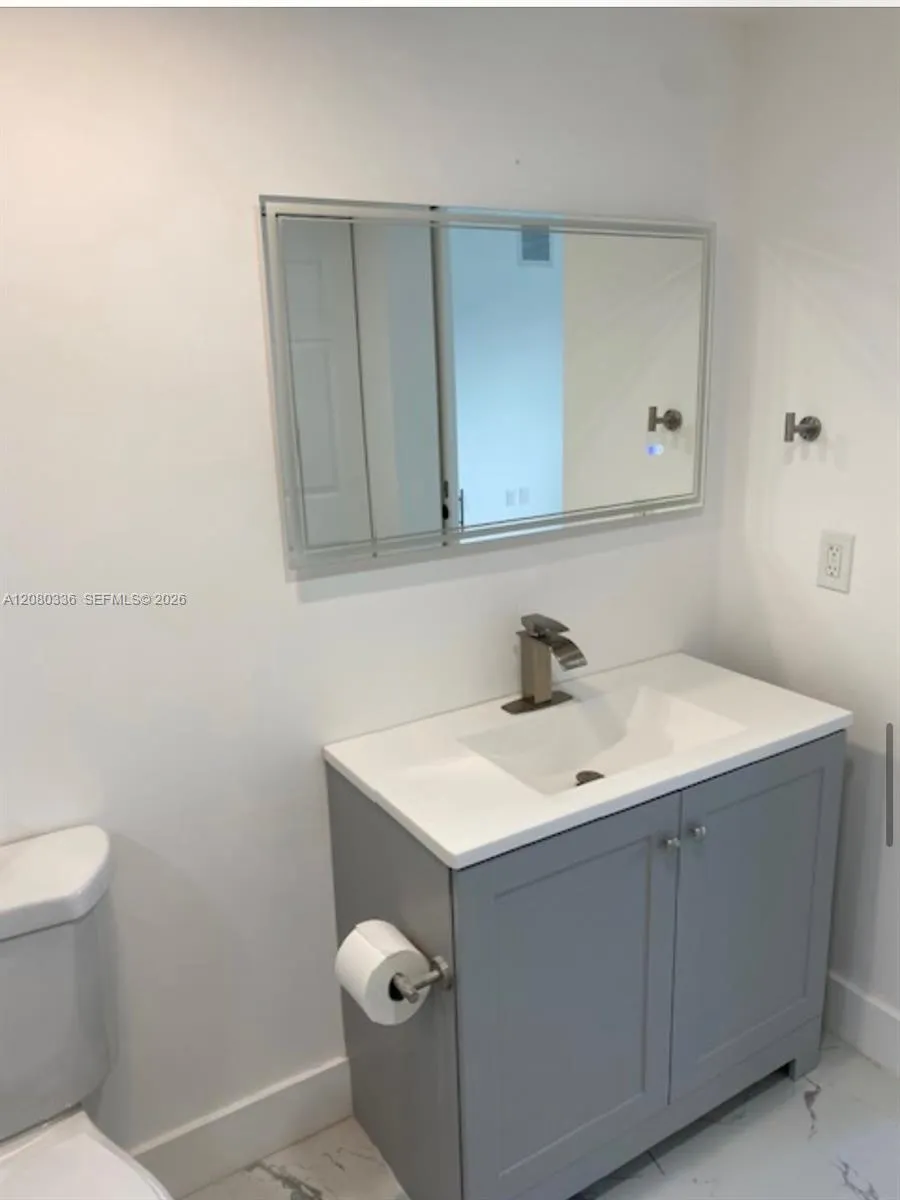 816 NW 11th St #902 Miami, FL 33136