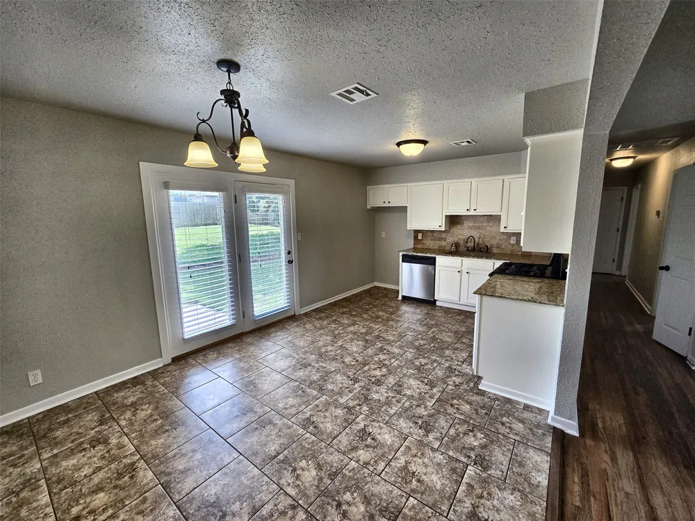 106 W 31 PLACE S Sand Springs, OK 74063