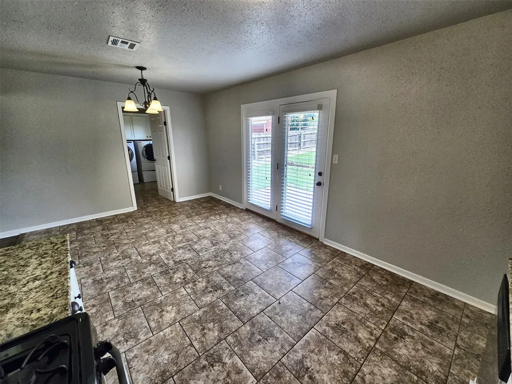 106 W 31 PLACE S Sand Springs, OK 74063