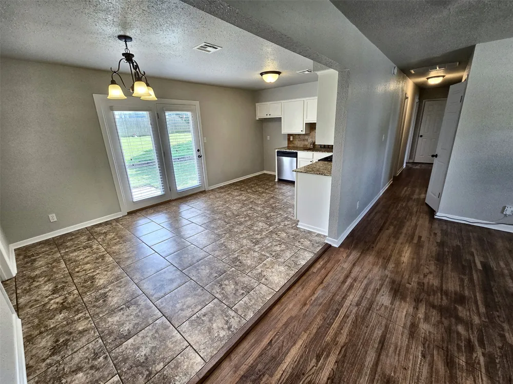 106 W 31 PLACE S Sand Springs, OK 74063