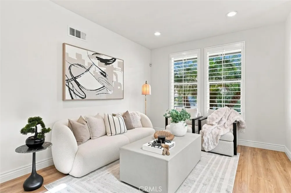 8 Dahlia Irvine, CA 92618