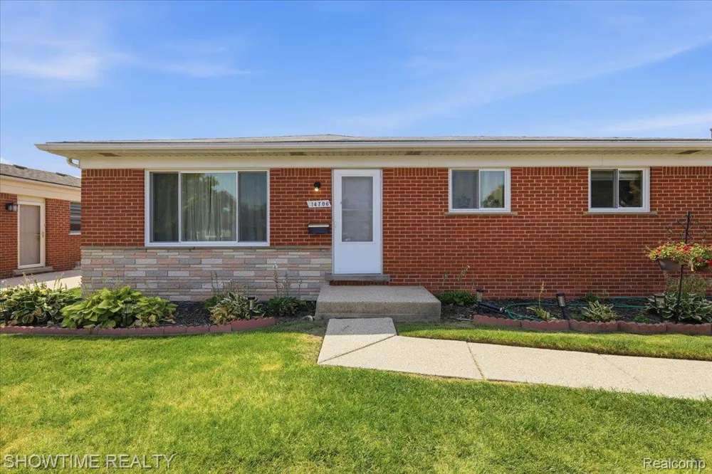 14706 Murthum Avenue Warren City, MI 48088