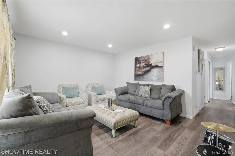 14706 Murthum Avenue Warren City, MI 48088