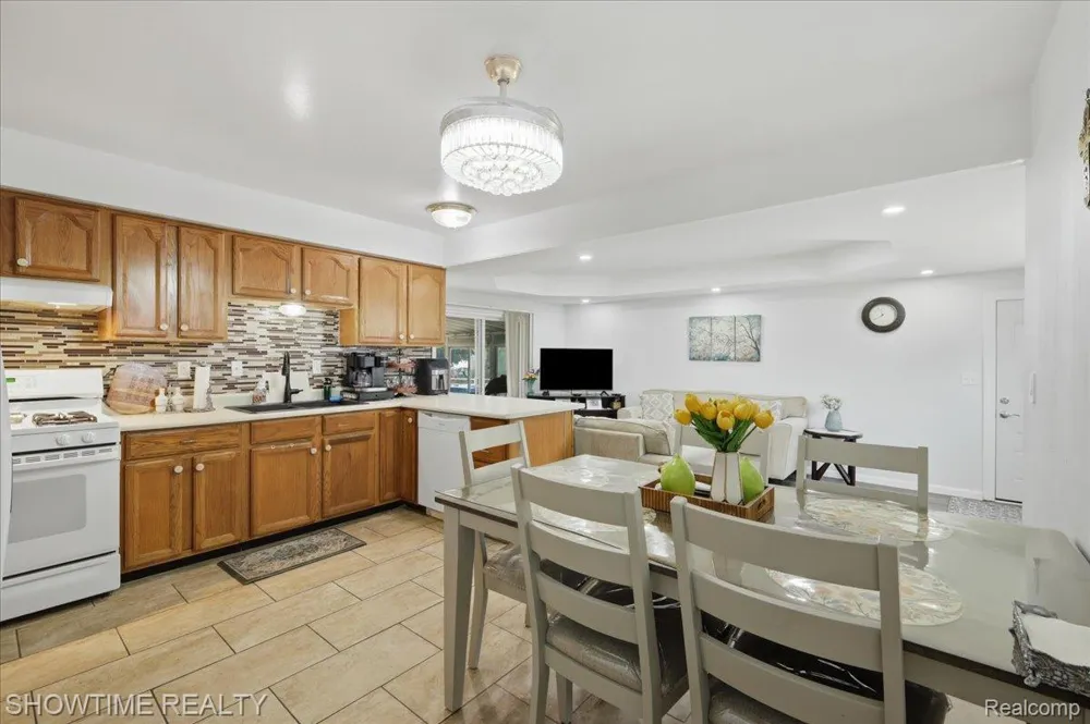 14706 Murthum Avenue Warren City, MI 48088