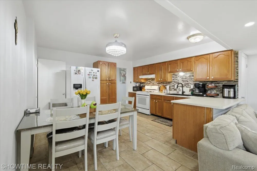 14706 Murthum Avenue Warren City, MI 48088