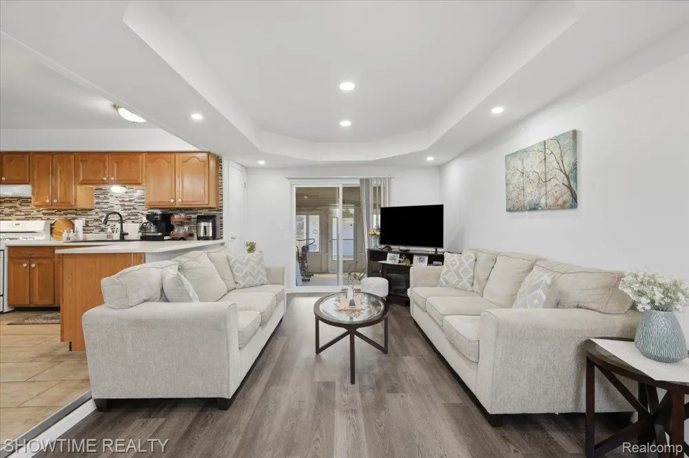 14706 Murthum Avenue Warren City, MI 48088