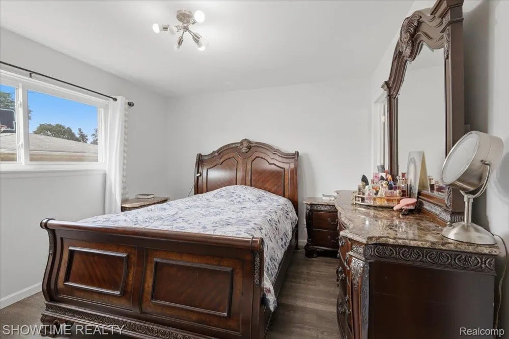 14706 Murthum Avenue Warren City, MI 48088