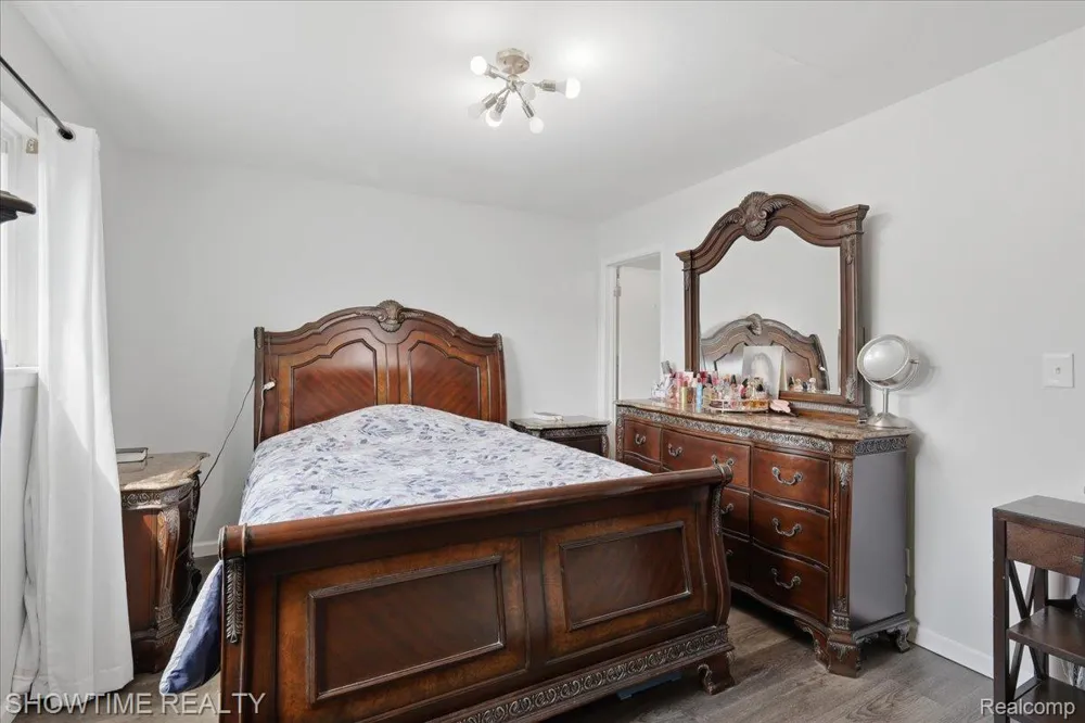 14706 Murthum Avenue Warren City, MI 48088