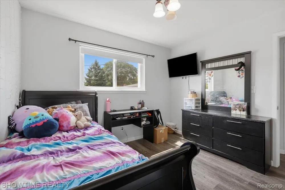 14706 Murthum Avenue Warren City, MI 48088