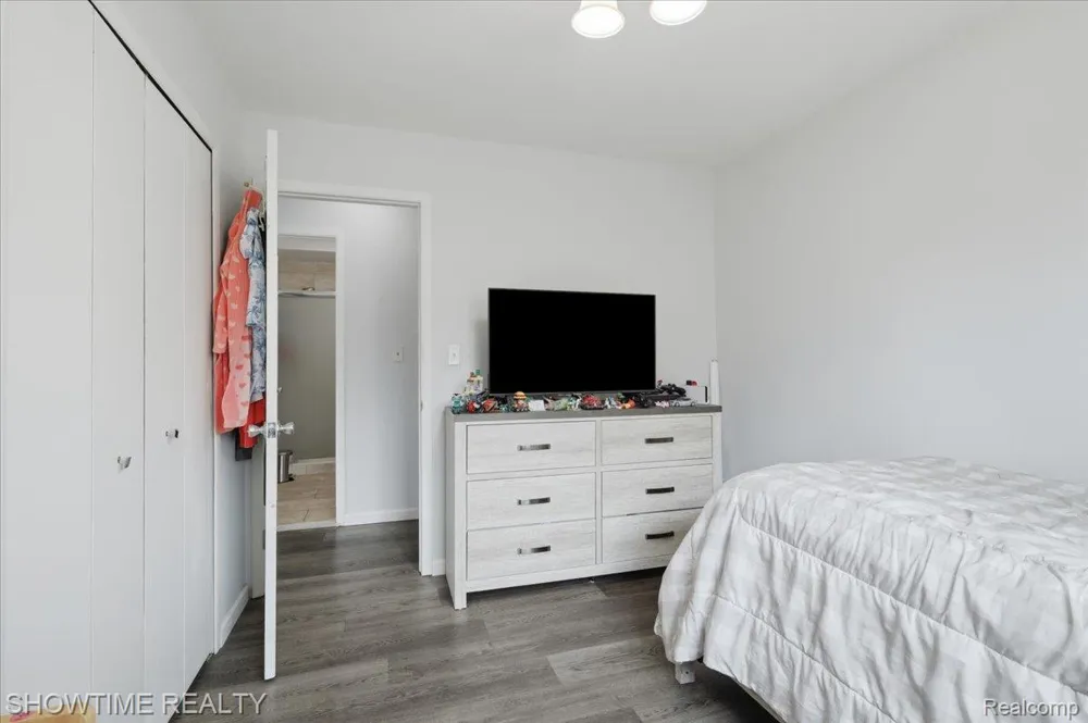 14706 Murthum Avenue Warren City, MI 48088