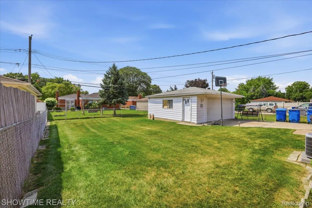 14706 Murthum Avenue Warren City, MI 48088