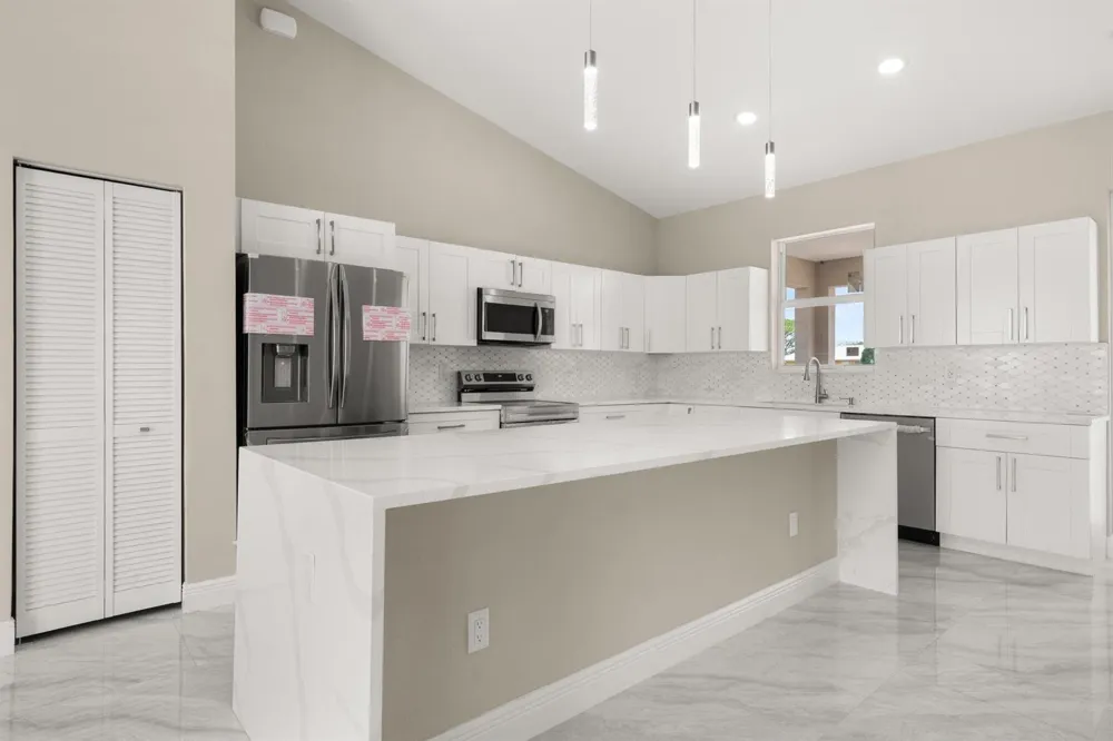 525 GLEN MAR CIRCLE Sebring, FL 33876