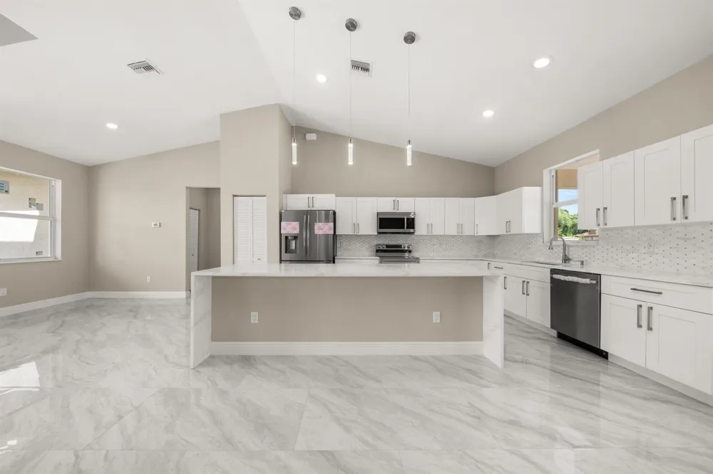 525 GLEN MAR CIRCLE Sebring, FL 33876