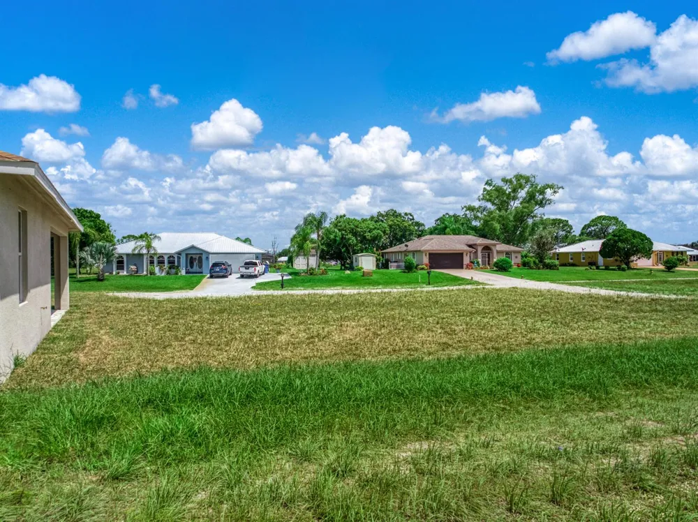 525 GLEN MAR CIRCLE Sebring, FL 33876