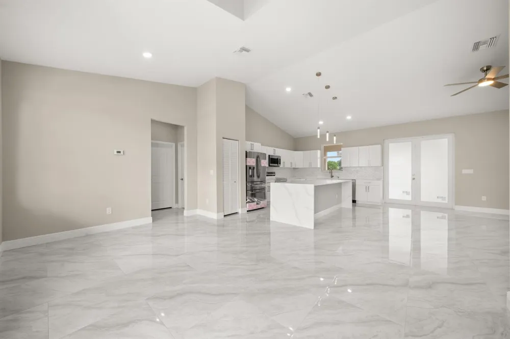 525 GLEN MAR CIRCLE Sebring, FL 33876