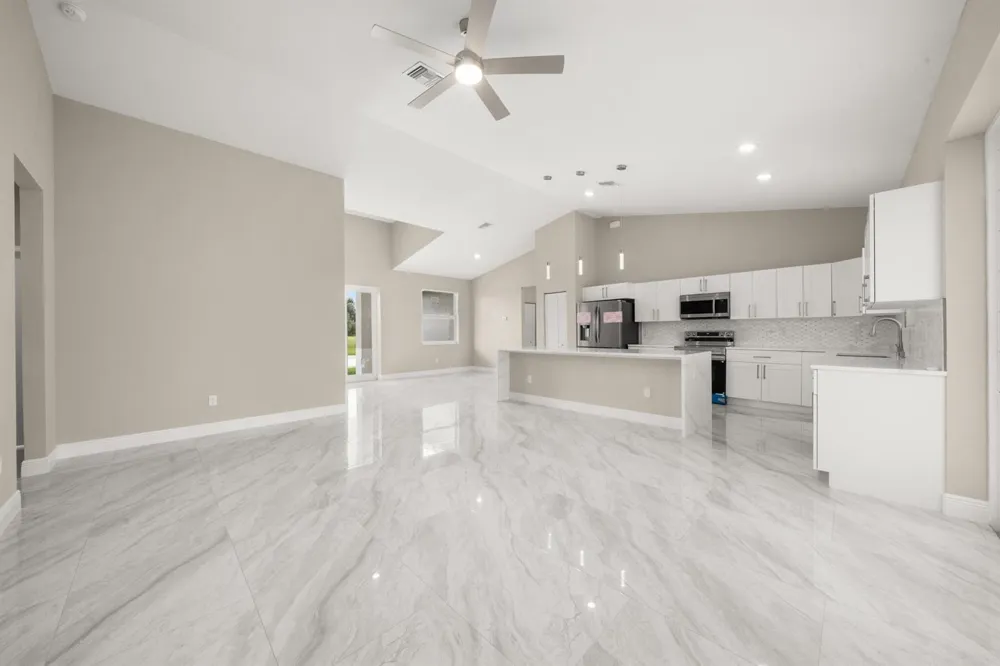 525 GLEN MAR CIRCLE Sebring, FL 33876