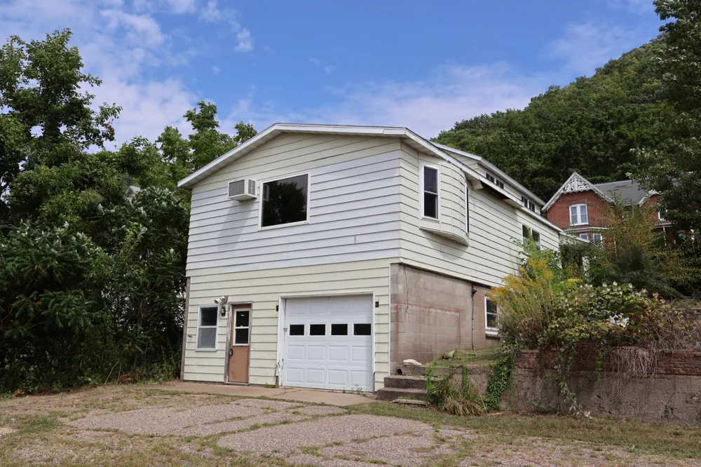 100 2nd Street Alma, WI 54610