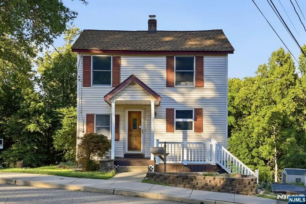 72 Arch Street Butlerugh, NJ 07405