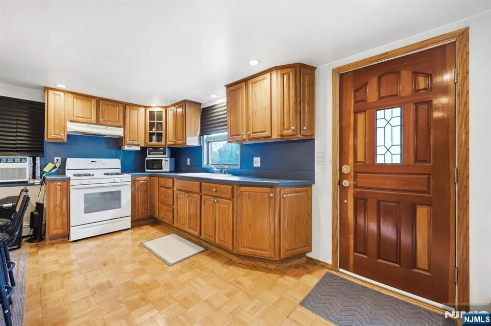 72 Arch Street Butlerugh, NJ 07405