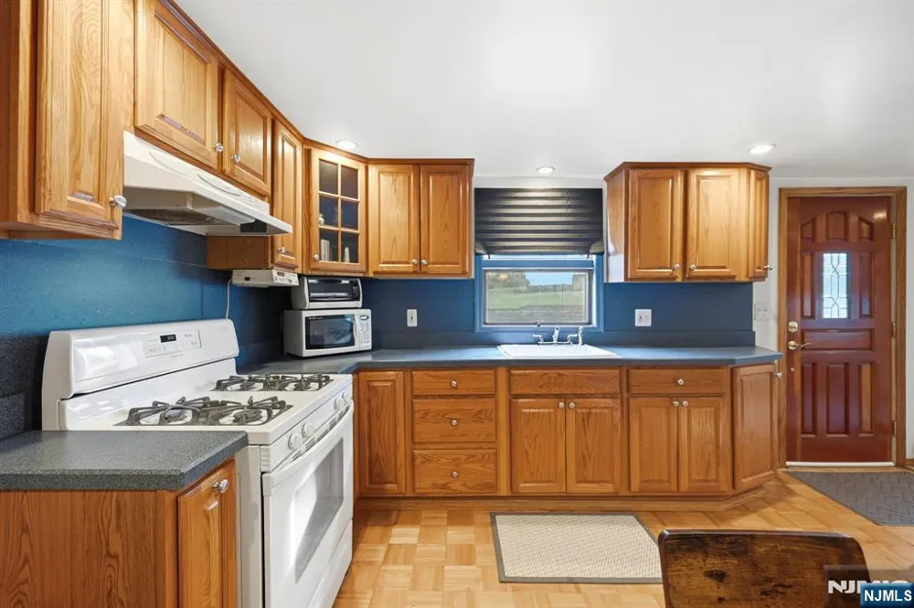 72 Arch Street Butlerugh, NJ 07405