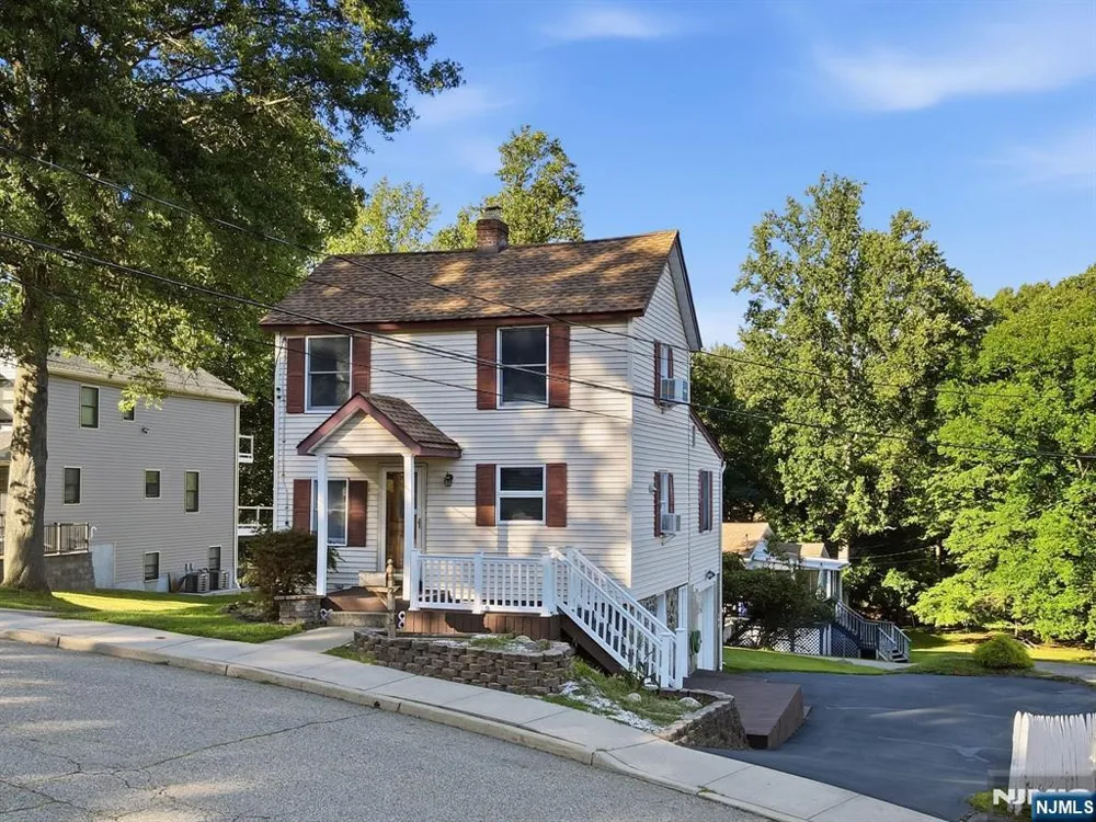72 Arch Street Butlerugh, NJ 07405