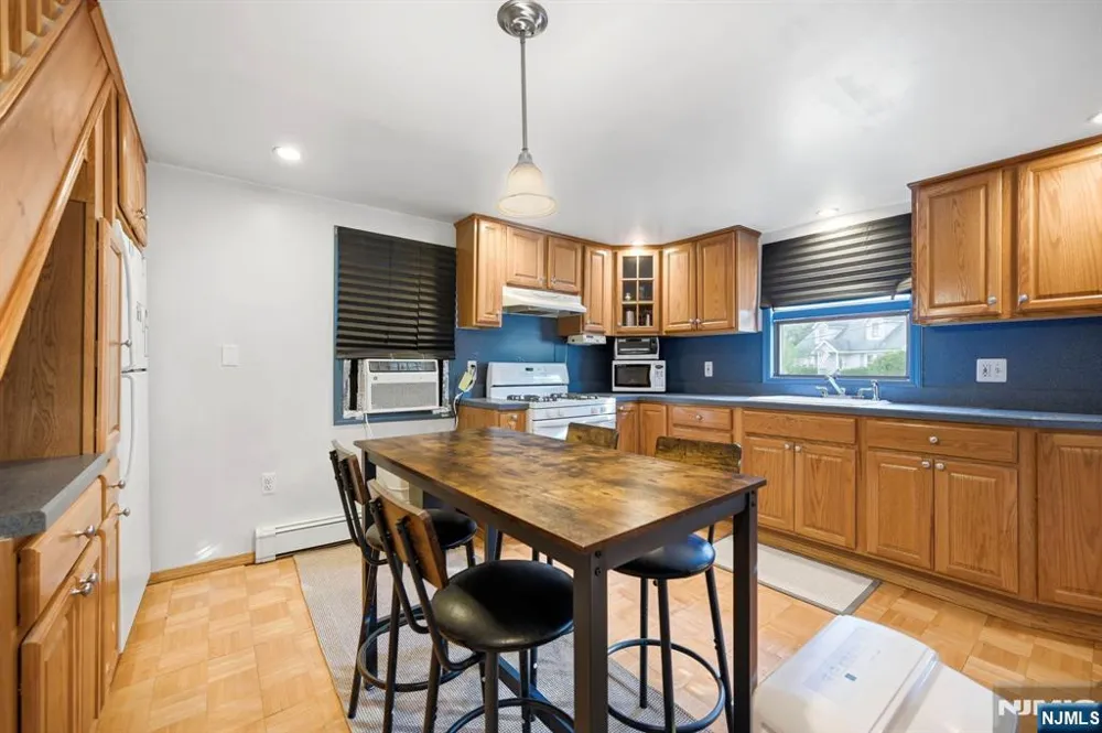 72 Arch Street Butlerugh, NJ 07405