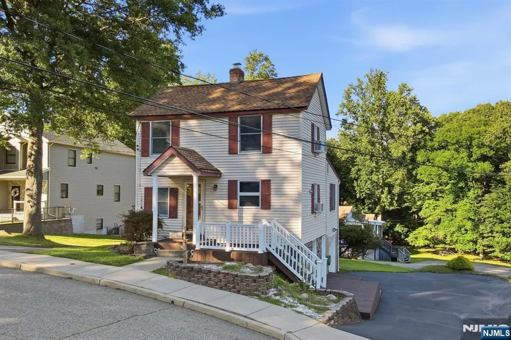 72 Arch Street Butlerugh, NJ 07405