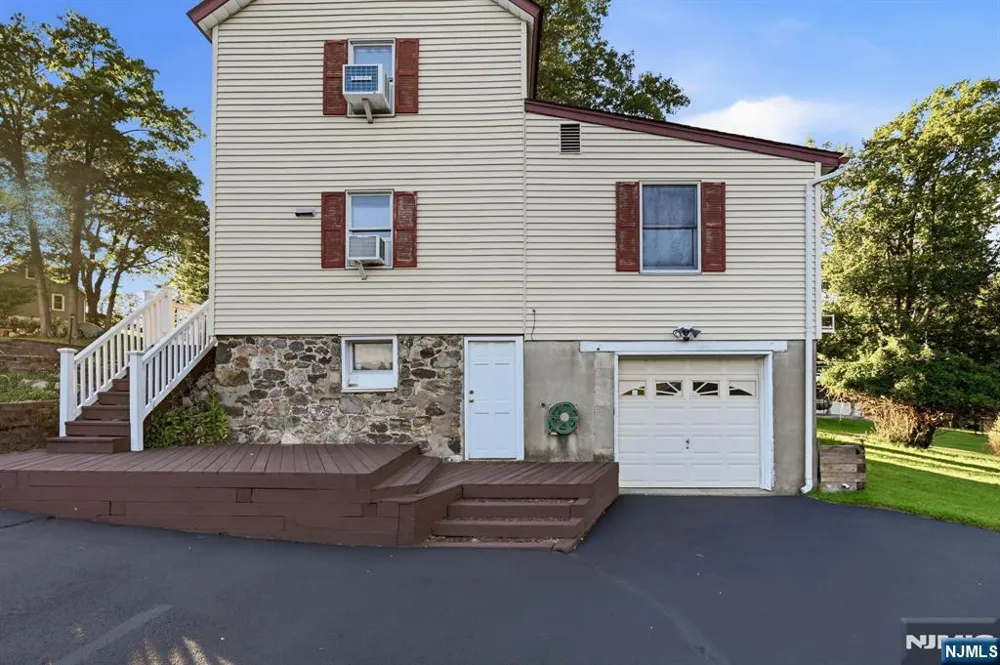 72 Arch Street Butlerugh, NJ 07405
