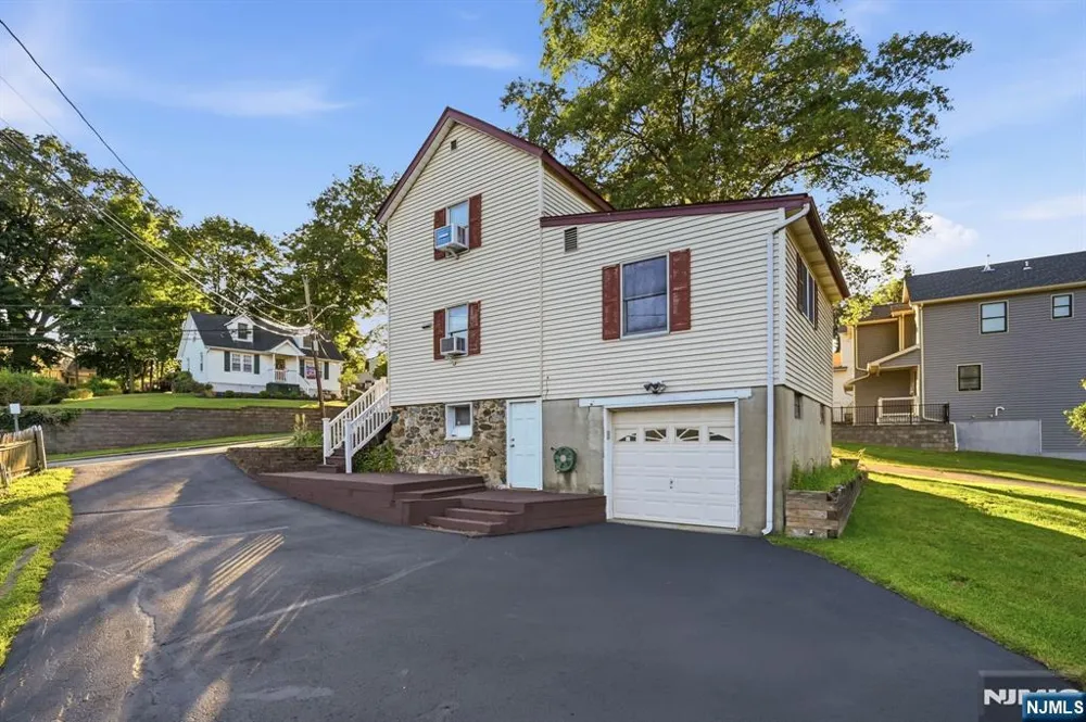 72 Arch Street Butlerugh, NJ 07405