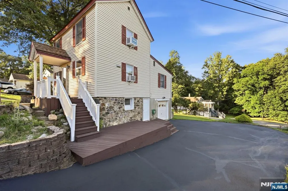 72 Arch Street Butlerugh, NJ 07405