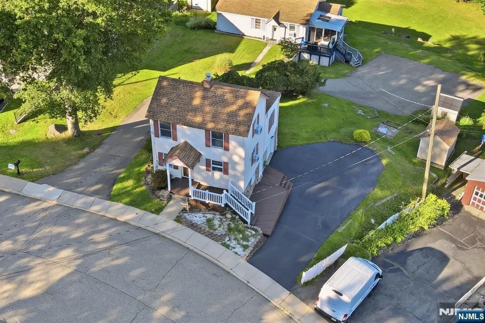 72 Arch Street Butlerugh, NJ 07405