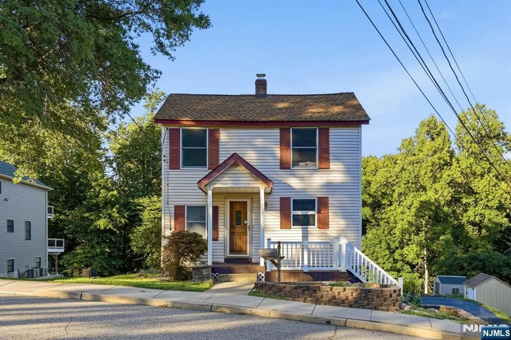 72 Arch Street Butlerugh, NJ 07405