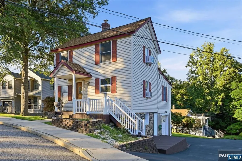 72 Arch Street Butlerugh, NJ 07405