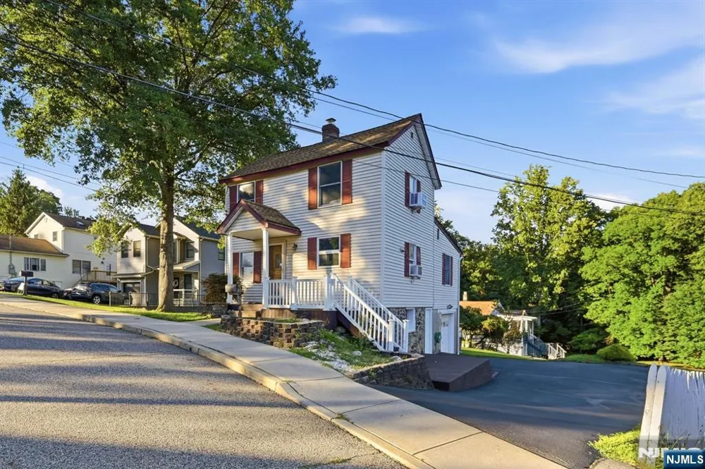 72 Arch Street Butlerugh, NJ 07405
