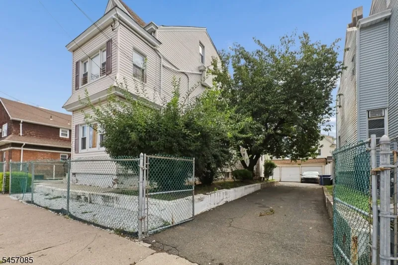 441 E 27th Paterson City, NJ 07514