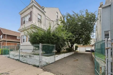 441 E 27th