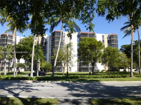 3101 Country Club Dr #107
