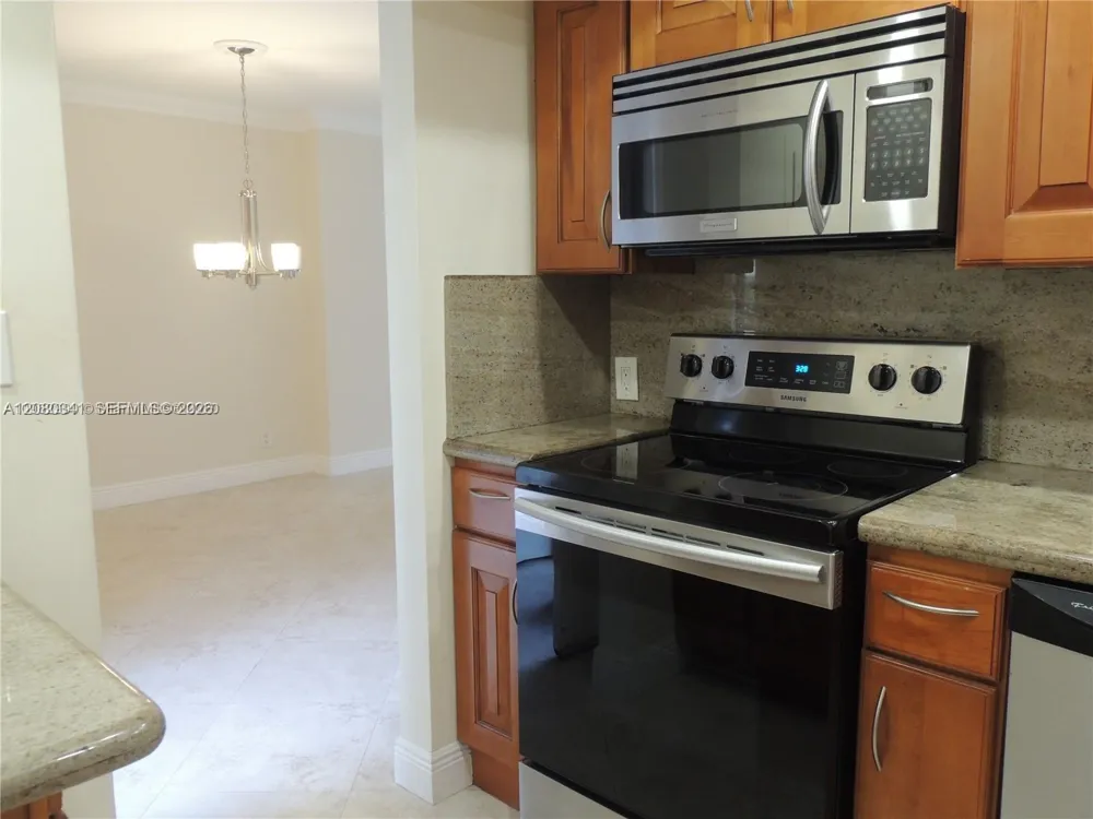 3101 Country Club Dr #107 Aventura, FL 33180