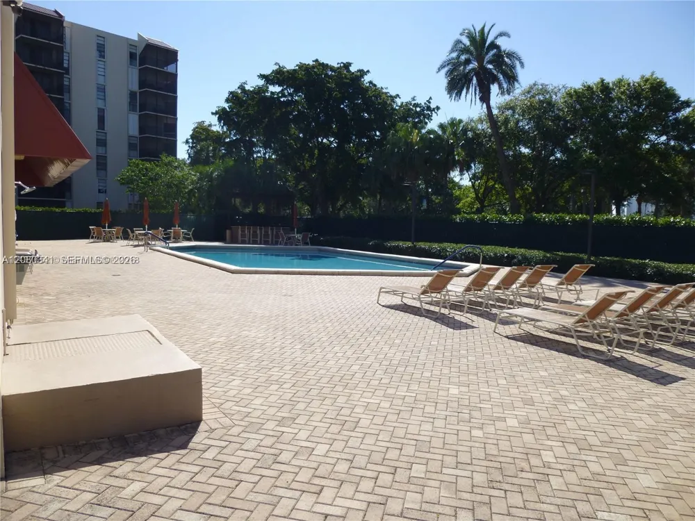 3101 Country Club Dr #107 Aventura, FL 33180