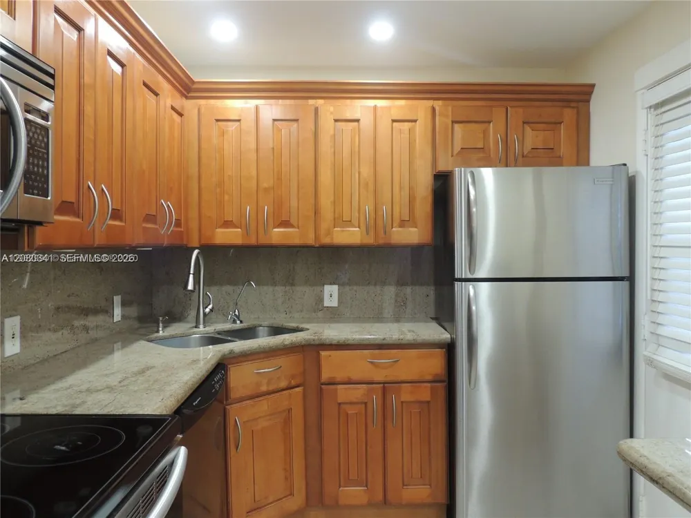 3101 Country Club Dr #107 Aventura, FL 33180