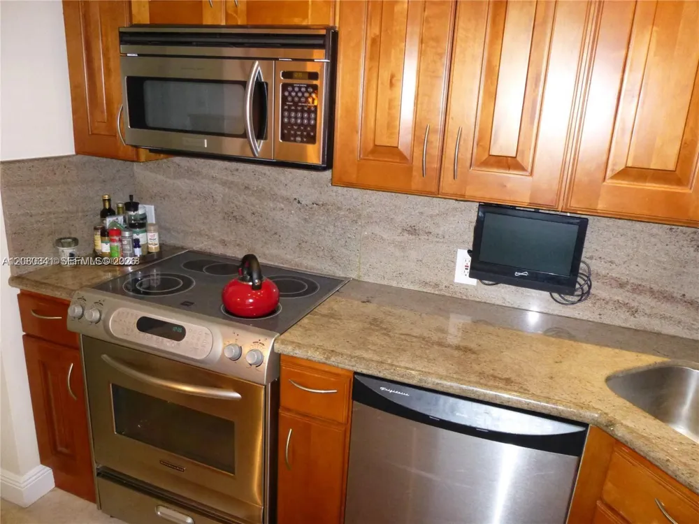 3101 Country Club Dr #107 Aventura, FL 33180