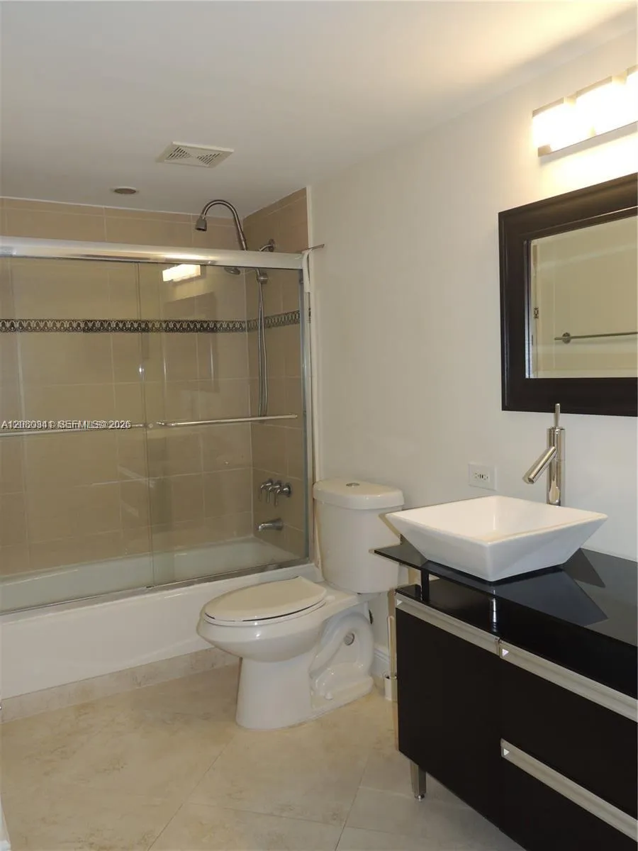 3101 Country Club Dr #107 Aventura, FL 33180