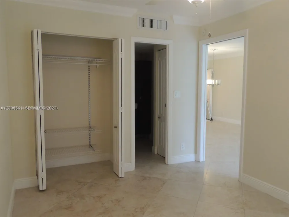 3101 Country Club Dr #107 Aventura, FL 33180