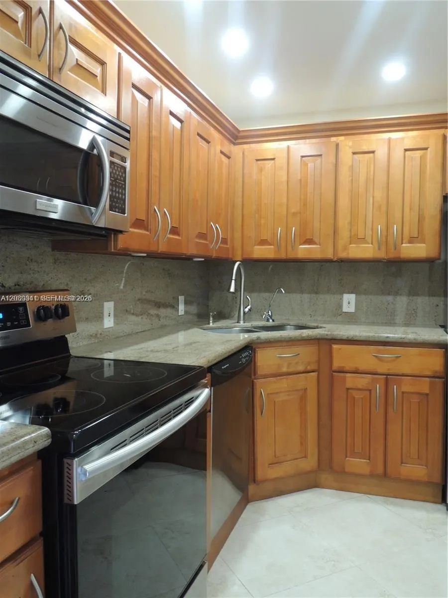 3101 Country Club Dr #107 Aventura, FL 33180