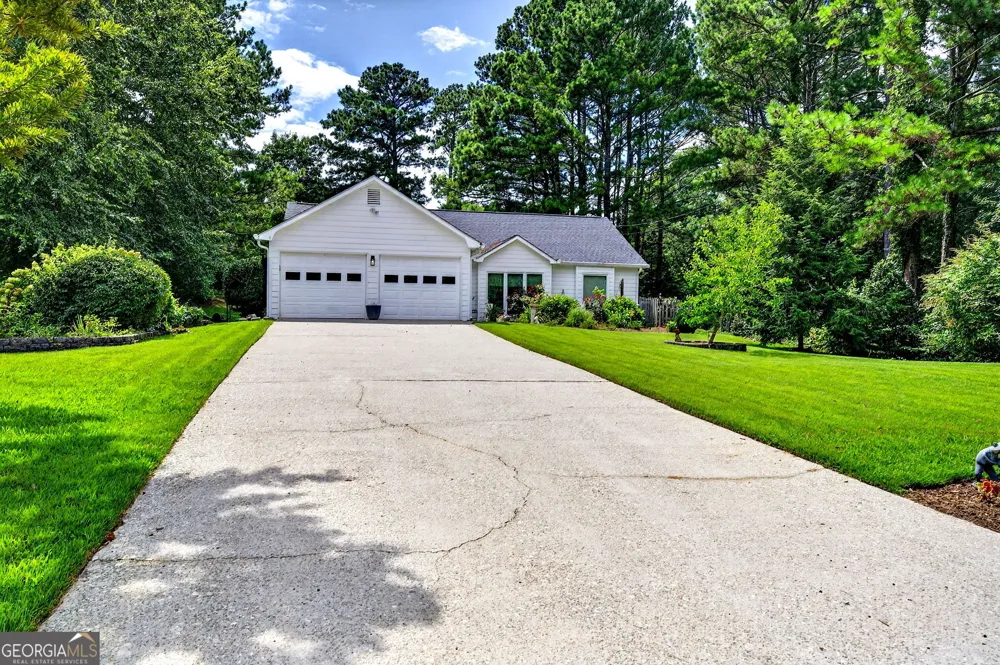 1215 Brookton DR Dacula, GA 30019