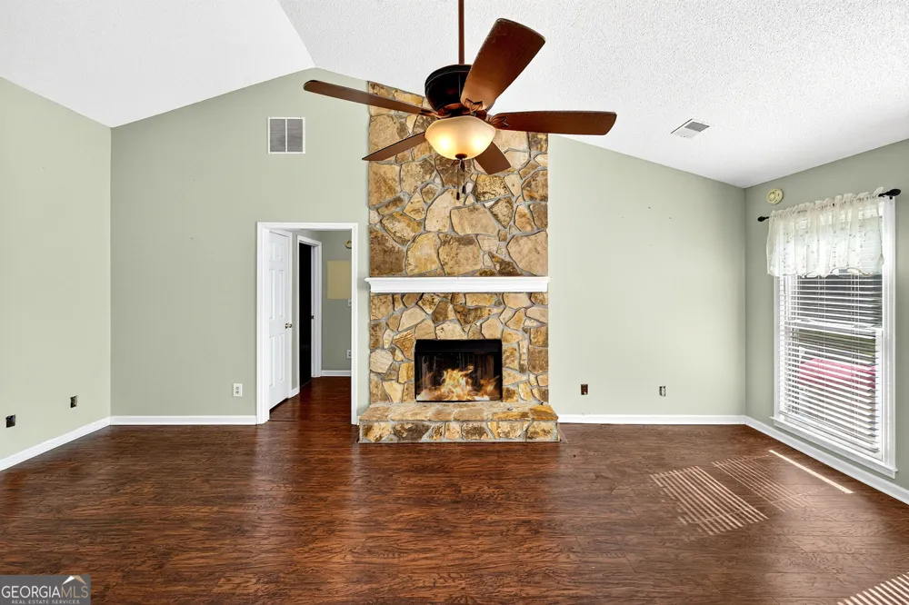 1215 Brookton DR Dacula, GA 30019