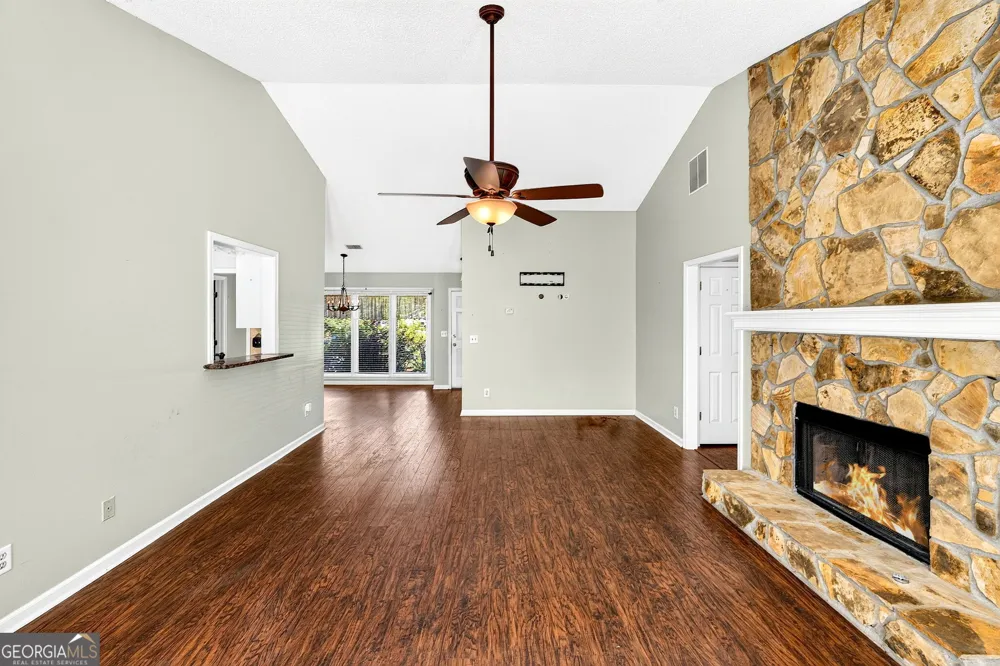 1215 Brookton DR Dacula, GA 30019